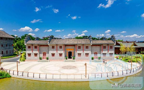 江西一縣有千億產業叢集,建了座7500畝的小鎮,因60元門票惹爭議 江西一縣有千億產業叢集,建了座7500畝的小鎮,因60元門票惹爭議