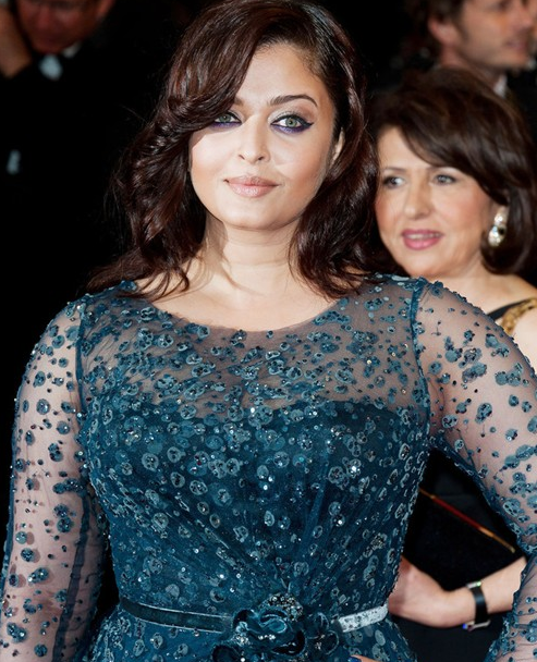 印度美人艾西瓦婭：產後胖成大嬸被罵，10歲女兒繼承了她的大眼睛