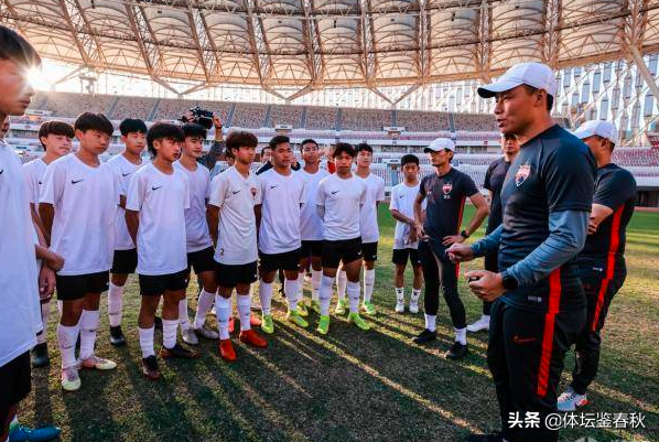 恭喜！前天才國腳成教練1年就率隊奪冠，19歲時已成中超球隊隊長