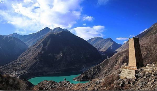 四川名景區下埋著一座千年古城，當地人不喝井水，導遊：可以祭拜