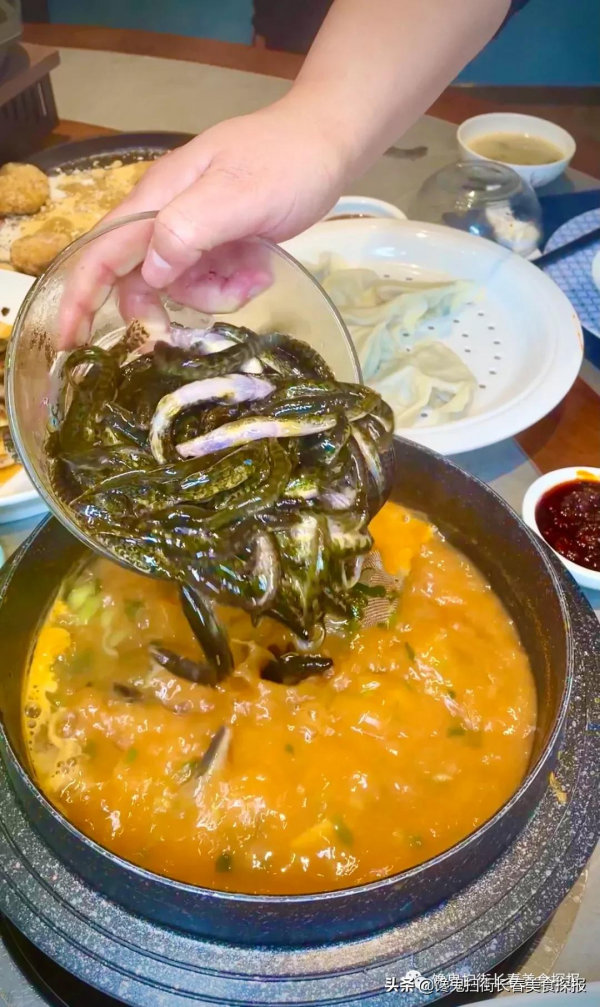 來自汪清百草溝。花泥鰍、川丁子,長白山小魚湯,已16年 來自汪清百草溝。花泥鰍、川丁子,長白山小魚湯,已16年