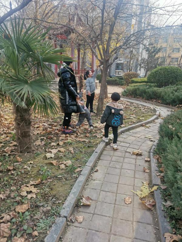 一大一小，一個14，一個4歲