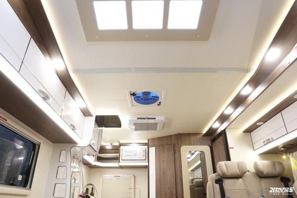 外觀辨識度高,內部佈局合理!實拍拓銳斯特海王星1號房車 外觀辨識度高,內部佈局合理!實拍拓銳斯特海王星1號房車