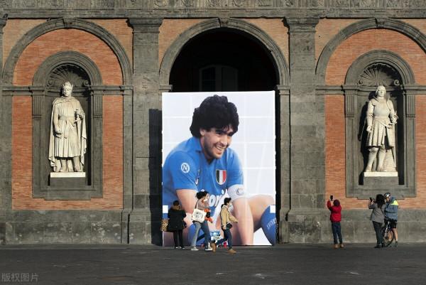 封存球衣、列隊歡送，武漢隊姚翰林，怎成了中國足球第一人？