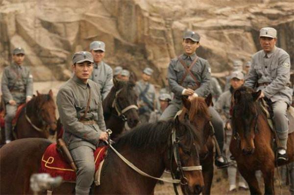 這位開國中將沒學過武術,僅靠一身蠻力,卻能輕鬆制服許世友 這位開國中將沒學過武術,僅靠一身蠻力,卻能輕鬆制服許世友