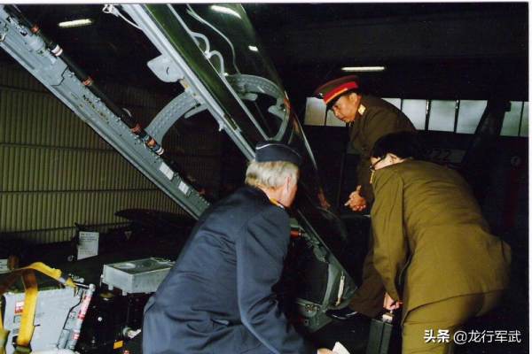 飛豹越改進越向上，不僅幫助海軍現代化提高20年，還贏得空軍青睞