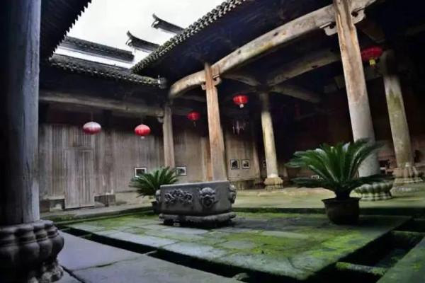 街上的老男孩—小鎮上的建築(宗氏祠堂) 街上的老男孩—小鎮上的建築(宗氏祠堂)