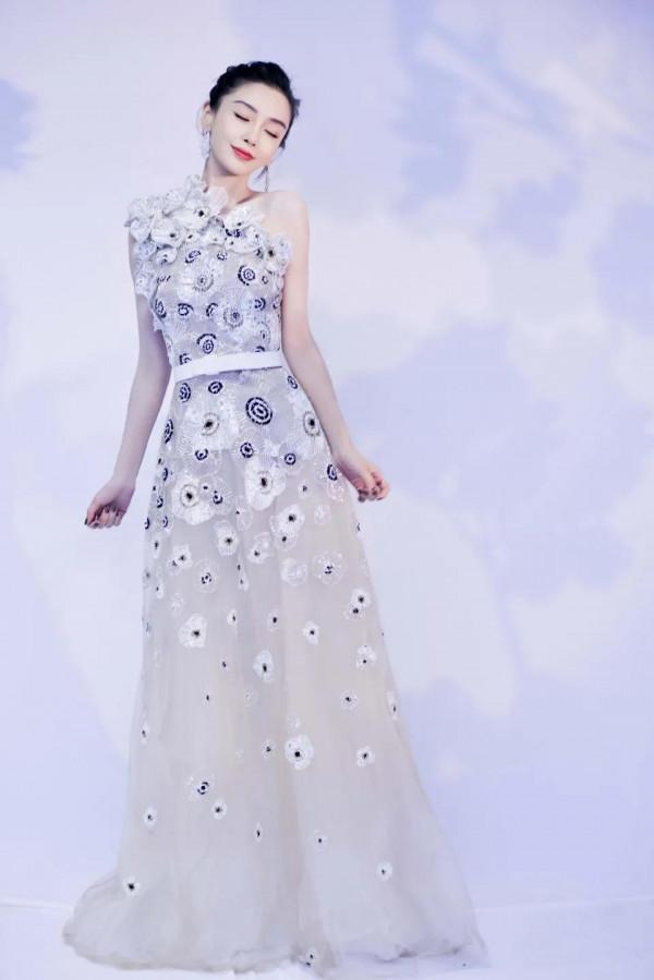 Angelababy刺繡雕花仙女裙