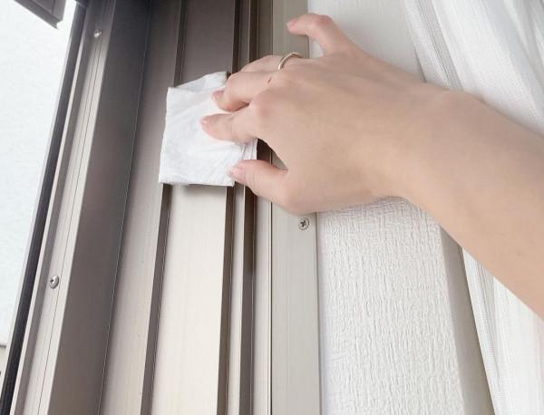 日本主婦變態級清潔!窗戶、浴霸、廚房縫隙全不放過,10分鐘搞定 日本主婦變態級清潔!窗戶、浴霸、廚房縫隙全不放過,10分鐘搞定