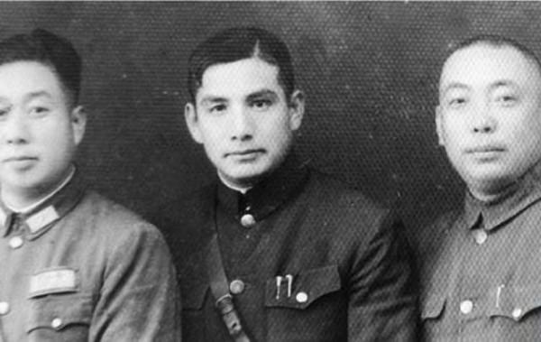 得知張靈甫被擊斃,蔣介石走到上將面前,打他一耳光:給我出去 得知張靈甫被擊斃,蔣介石走到上將面前,打他一耳光:給我出去