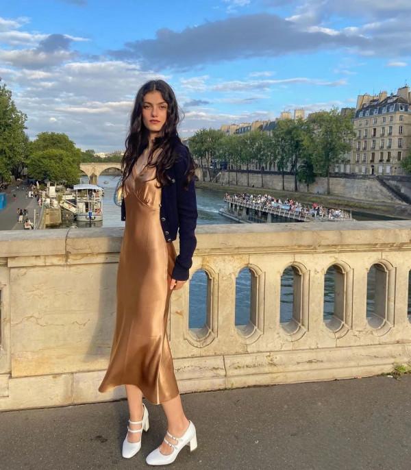 金晨跳舞又殺瘋了？單品穿出一個團的架勢！快來get氣場兩米八的同款