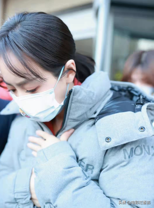 春晚四次聯排：趙麗穎一笑迷人，張小斐美目顧盼，朱一龍走路生風