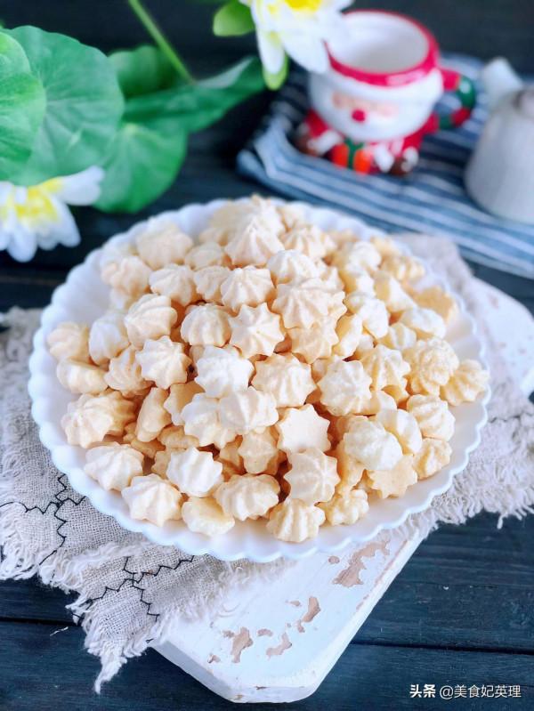 用蛋清做小零食簡直太香了，兩個蛋清做一堆！入口即化寶寶超喜歡