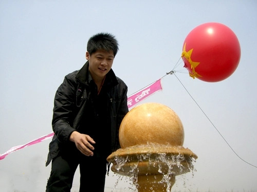 “謝永強”賀樹峰:15年演一部戲,38歲娶小12歲嬌妻,開串店被告 “謝永強”賀樹峰:15年演一部戲,38歲娶小12歲嬌妻,開串店被告