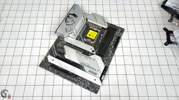 新年裝機推薦，萬元機已成裝機首選，12600K+Z690+DDR4配置來了