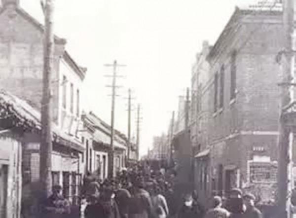 一座縣城許世友打了16天沒攻下來,一小班長出了個主意收奇效 一座縣城許世友打了16天沒攻下來,一小班長出了個主意收奇效