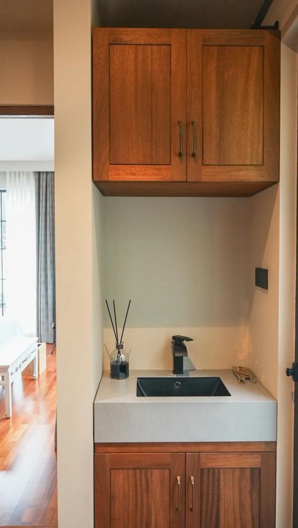 住在上海鬧市400平的房子裡，花開不敗，開窗見池塘，太羨慕了