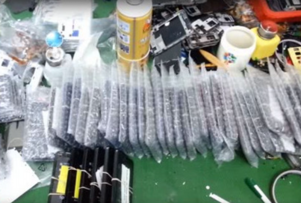 “山寨機鼻祖”陳金陵:負債千萬、妻子跑路,如今成瘋癲流浪漢 “山寨機鼻祖”陳金陵:負債千萬、妻子跑路,如今成瘋癲流浪漢