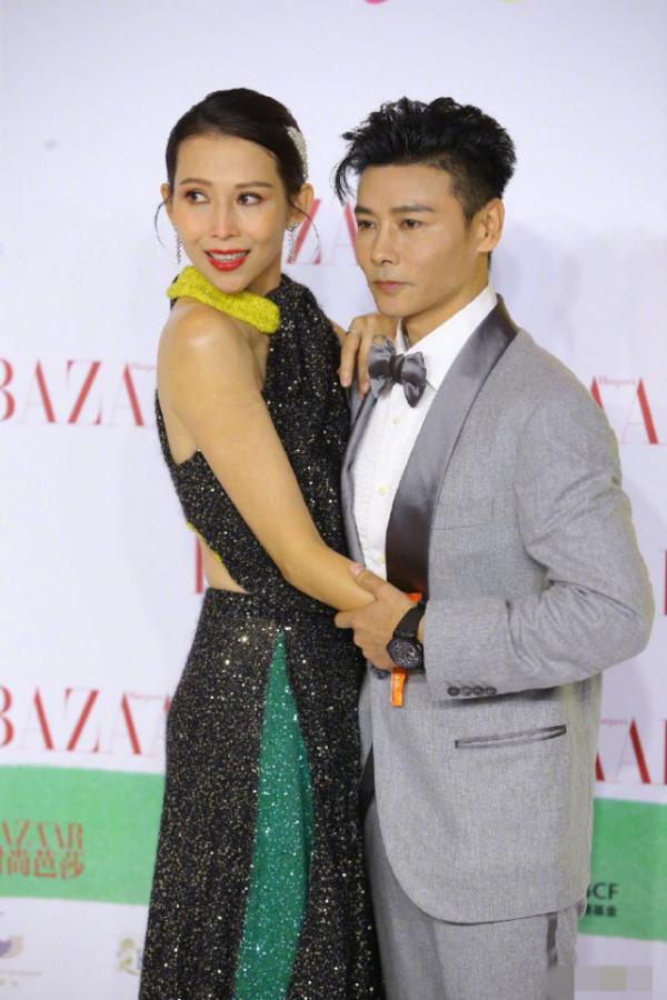 眾星亮相芭莎慈善夜,楊冪陳偉霆師徒可愛互動,蔡少芬夫婦甜撒糖 眾星亮相芭莎慈善夜,楊冪陳偉霆師徒可愛互動,蔡少芬夫婦甜撒糖