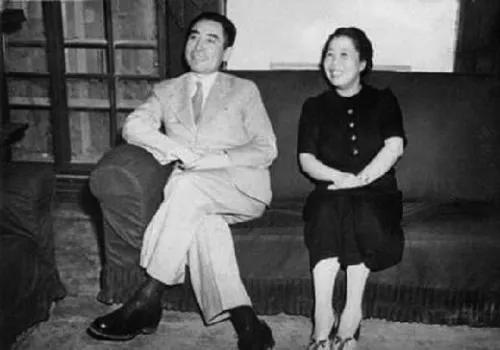 1976年1月8日，敬愛的周總理與世長辭，他一生為國為民，鞠躬盡瘁