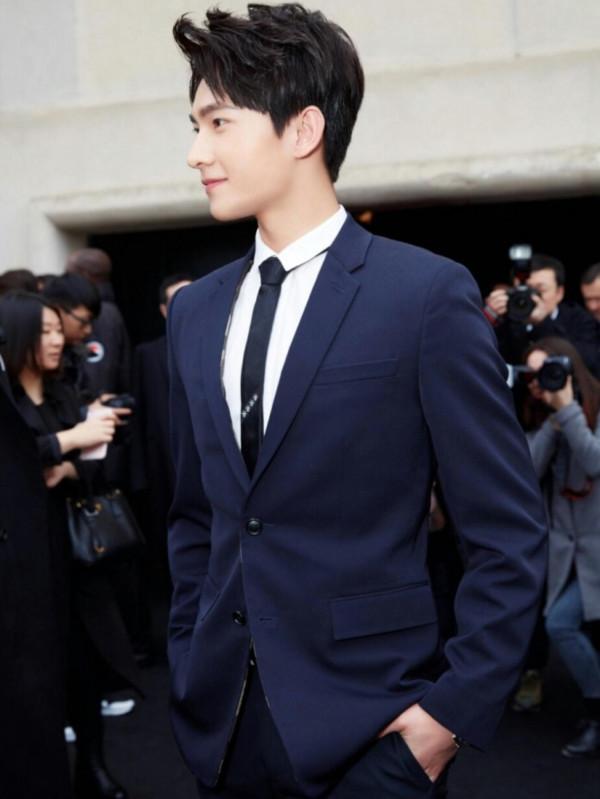 楊冪伸脖似鴕鳥,鹿晗關曉彤像老大爺,儀態差,顏值再高也白搭 楊冪伸脖似鴕鳥,鹿晗關曉彤像老大爺,儀態差,顏值再高也白搭