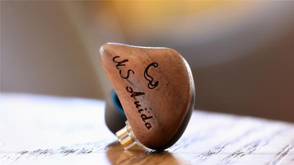 開箱分享一款國產少見的胡桃木腔體+複合生物振膜hifi耳機