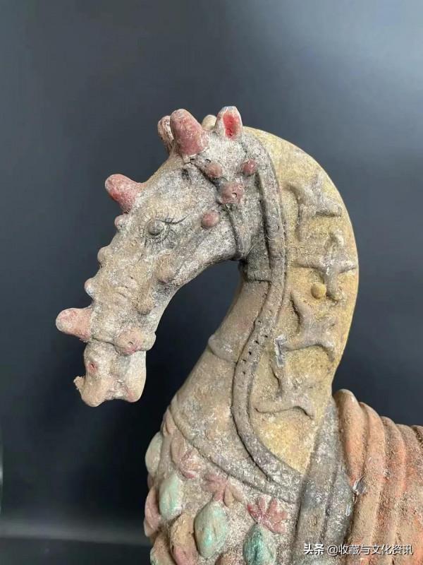 唐代陶馬擺件賞析