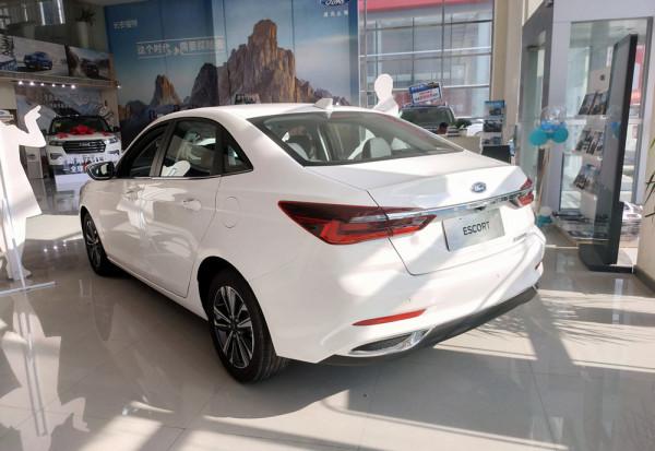 探店2021款福睿斯，1.5升動力依舊，頂配裸車價已到10萬內