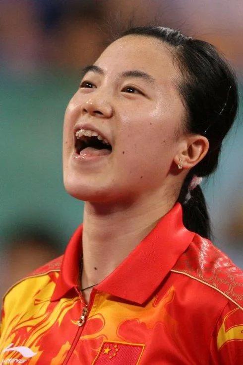 王楠的故事：世乒賽三連冠第一人，曾患癌症，大八歲老公不離不棄