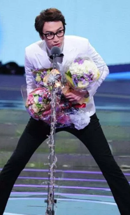 倒黴的考拉的一生:小時候吃屎,長大中毒 倒黴的考拉的一生:小時候吃屎,長大中毒