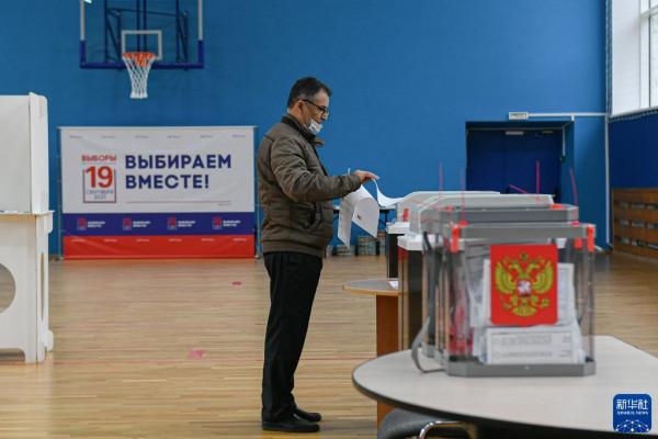 俄羅斯國家杜馬選舉投票繼續 俄羅斯國家杜馬選舉投票繼續