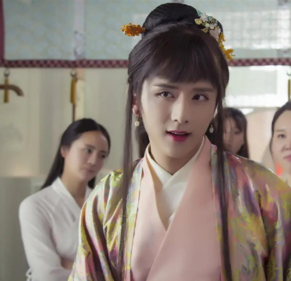 43歲劉燁女裝舊照曝光,手夾香菸眼神有戲,一頭捲髮明豔動人 43歲劉燁女裝舊照曝光,手夾香菸眼神有戲,一頭捲髮明豔動人