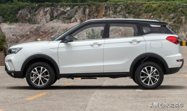 4.99萬！體驗博駿SUV，外觀很“燃”，配置豐富，雙色車身