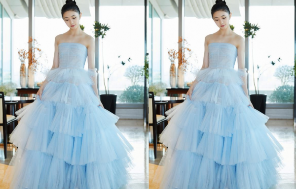 “00後謀女郎”劉浩存不一般，墨綠色禮裙都能穿出純欲風，太驚豔