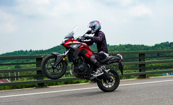 缺少個性但很平順好騎，還是很本田-CB400X動態體驗