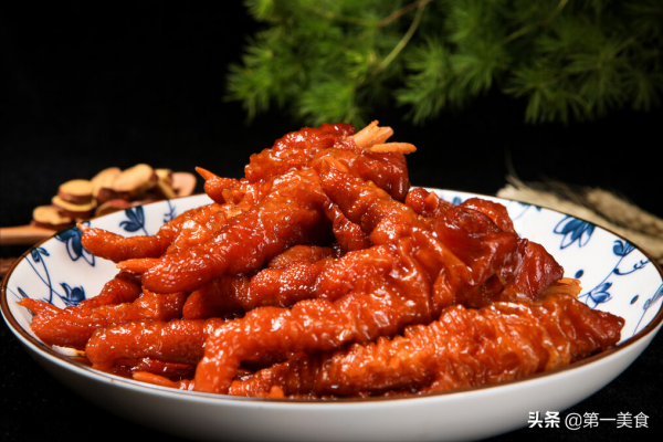 做虎皮雞爪時，牢記“2泡1燜”，雞爪個個起虎皮，軟爛脫骨，真香