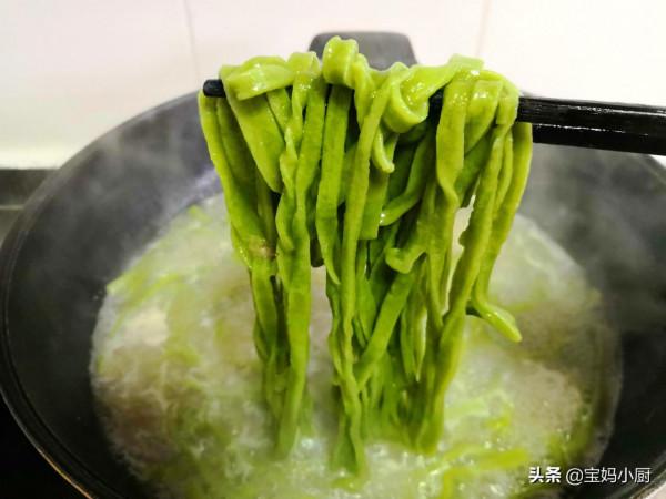 立冬將至，孩子早餐不馬虎，吃碗熱湯麵溫補禦寒，長個身體壯