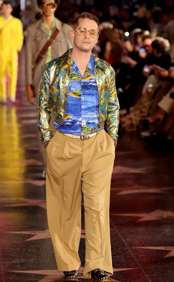 10歲創下5億票房的《小鬼當家》男主,就這樣改寫了自己的結局 10歲創下5億票房的《小鬼當家》男主,就這樣改寫了自己的結局