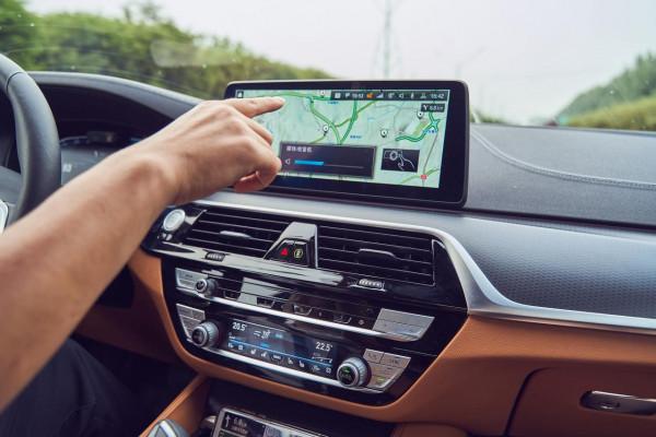 【X自駕】開寶馬5系插混，打卡秦皇島海岸，帆船、動漫任你玩