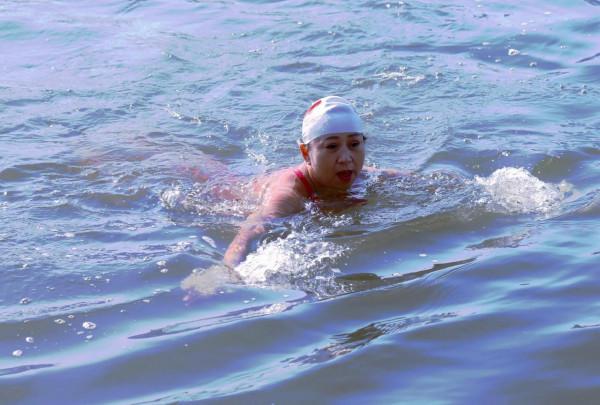 大雪後的冬泳人 大雪後的冬泳人