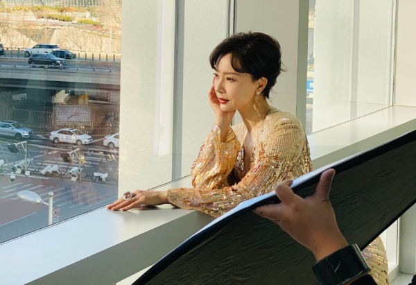 最新女星紅毯！蔣勤勤扮嫩、郭采潔翻車，楊冪用場外生圖美貌秒殺