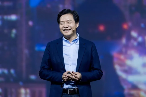 雷軍又被網友們玩壞了，雷軍對比法走紅網路，網友：我比姚明高