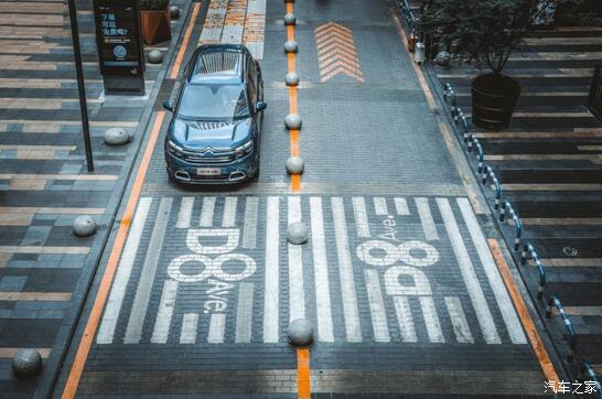 走南闖北開天逸 舒適與美景皆可享 走南闖北開天逸 舒適與美景皆可享