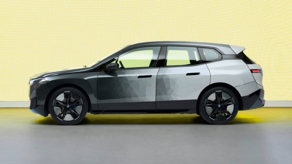 2022 CES大盤點：賓士秀千里續航；寶馬釋出一鍵換色黑科技