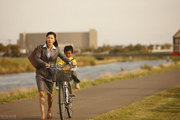 人生未必是戲,家長卻要學會演:按下給孩子“劇透”的慾望 人生未必是戲,家長卻要學會演:按下給孩子“劇透”的慾望