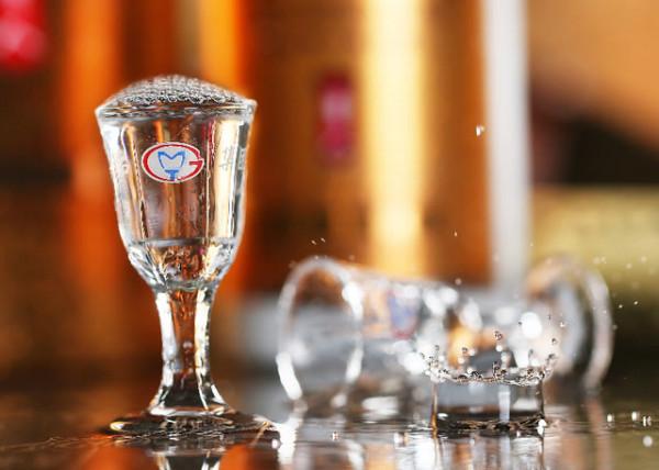 每晚喝二兩白酒的人,時間久了會怎樣?不清楚的瞭解下 每晚喝二兩白酒的人,時間久了會怎樣?不清楚的瞭解下