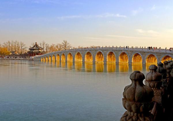 北京金光穿洞奇觀，只有冬天才能看到，就在這個皇家園林內