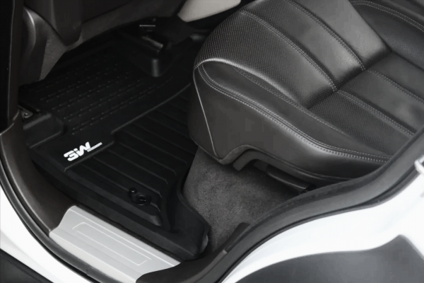 翻新一輛“破爛不堪”的路虎攬勝，匠心修復，滿血復活變新車