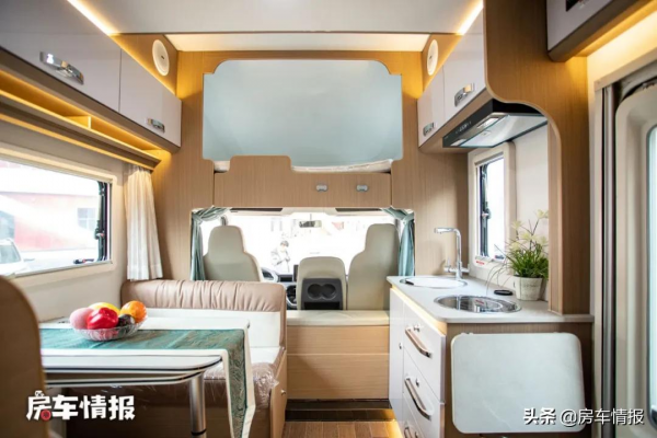 30萬出頭能入的輕卡房車，輕量化車身帶1100W太陽能，提車直接玩