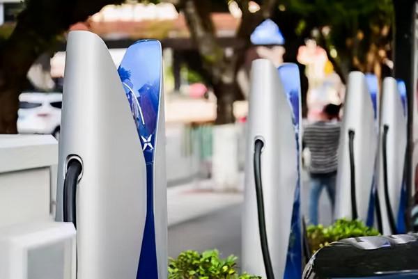 都說電動車是電動爹！那剛需的朋友值得入手嗎？